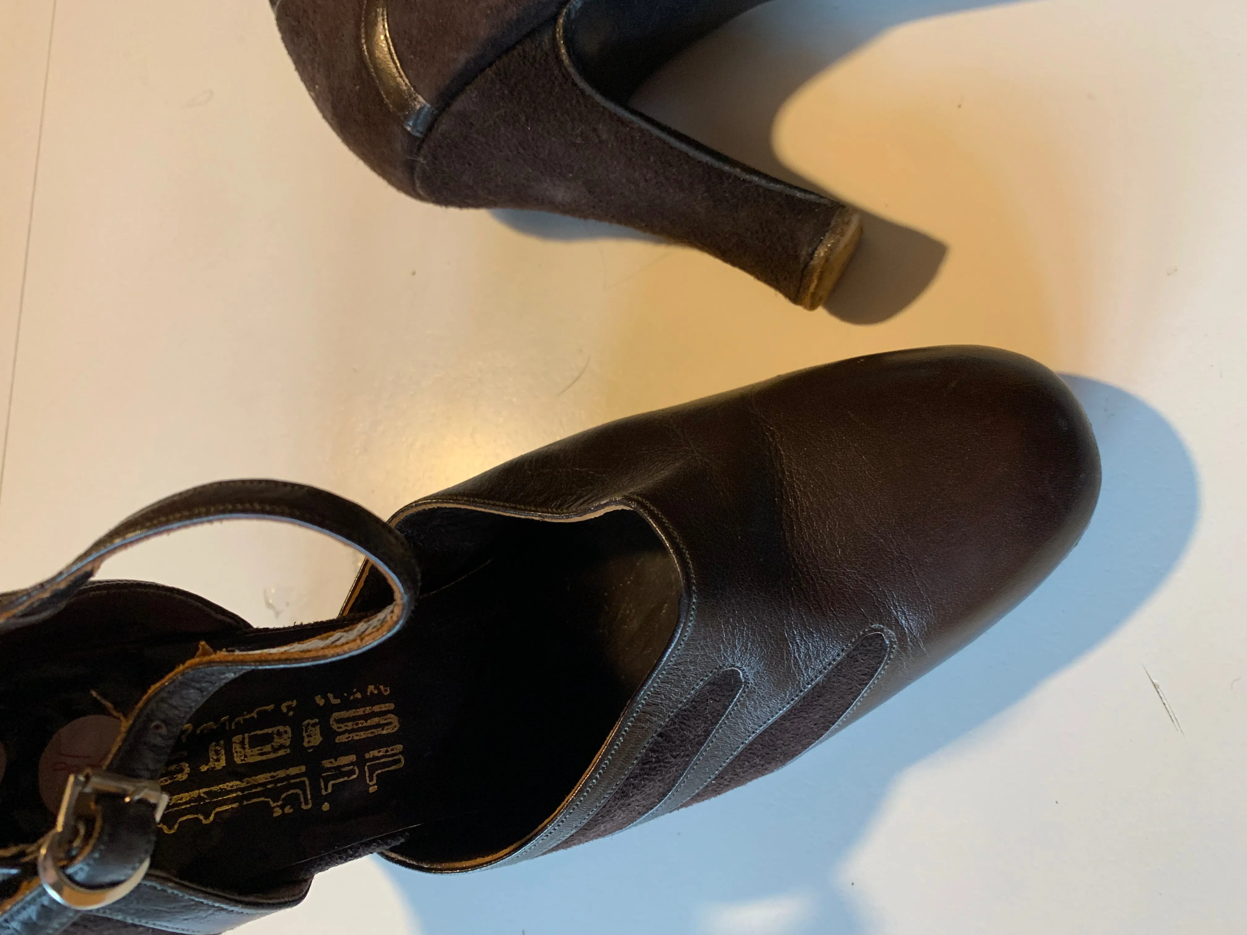 Chocolate Brown Suede and Leather Ankle Strap Rounded Toe Shoes circa 1970s 8