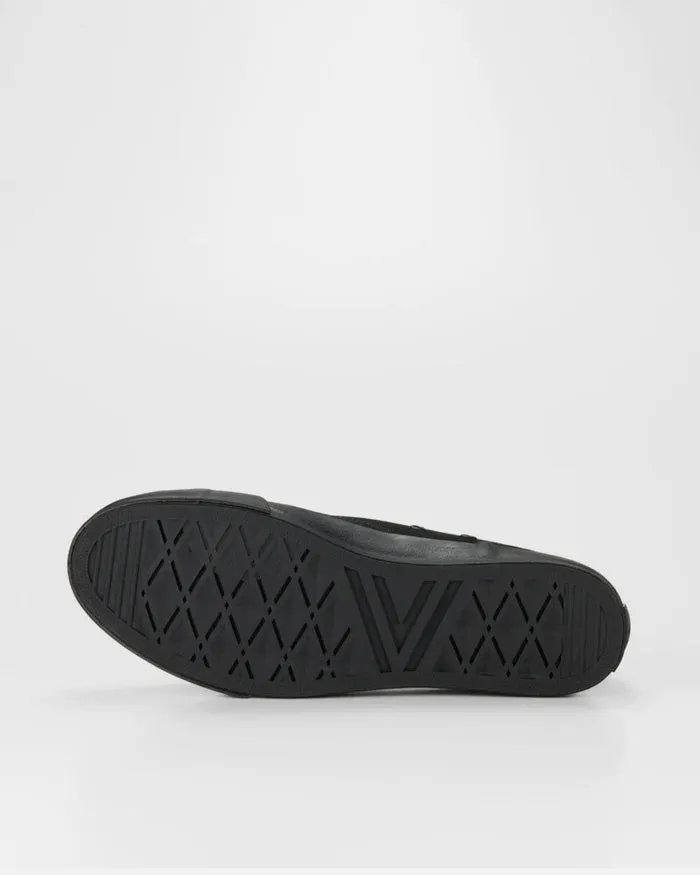 Low Trainer Shoes / Black Mono