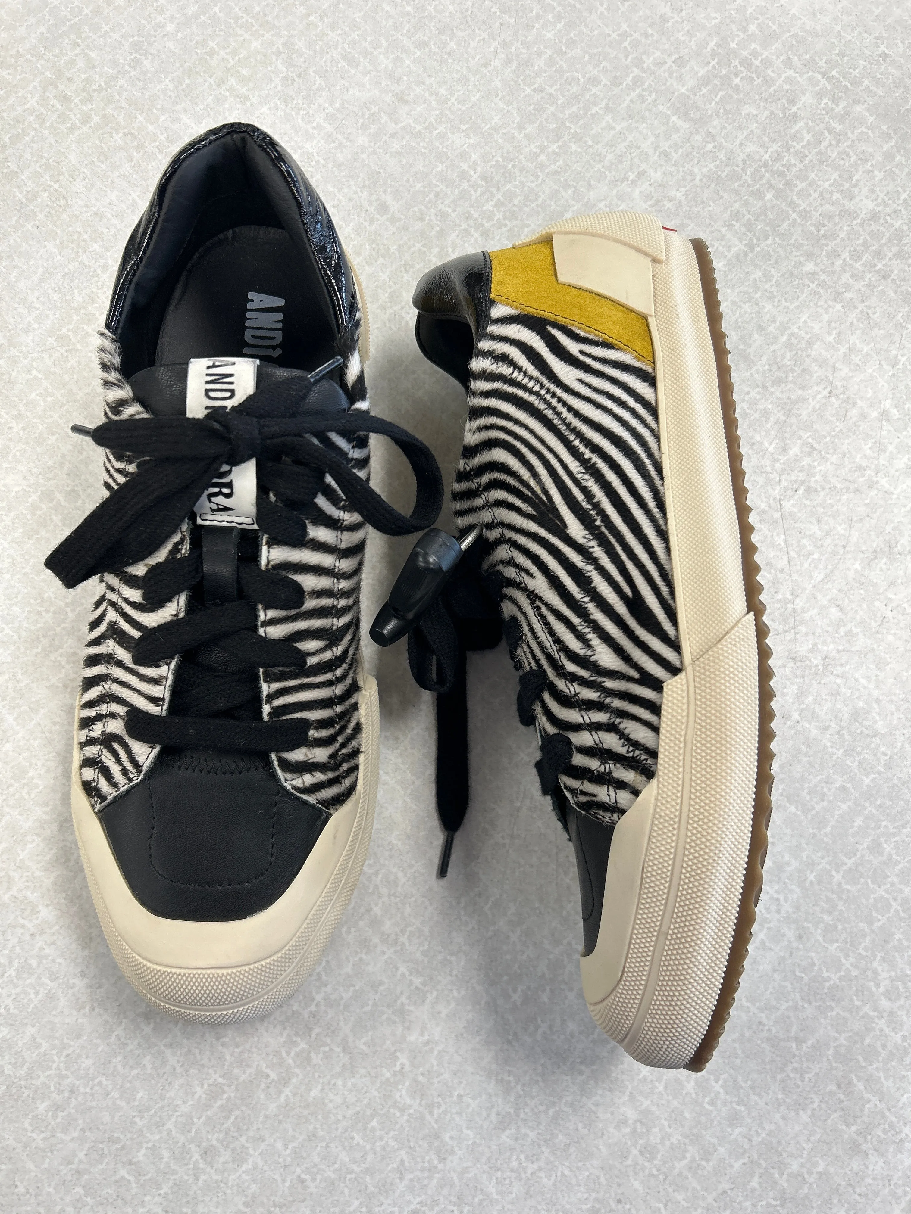 Shoes Athletic By Clothes Mentor In Zebra Print, Size: 10