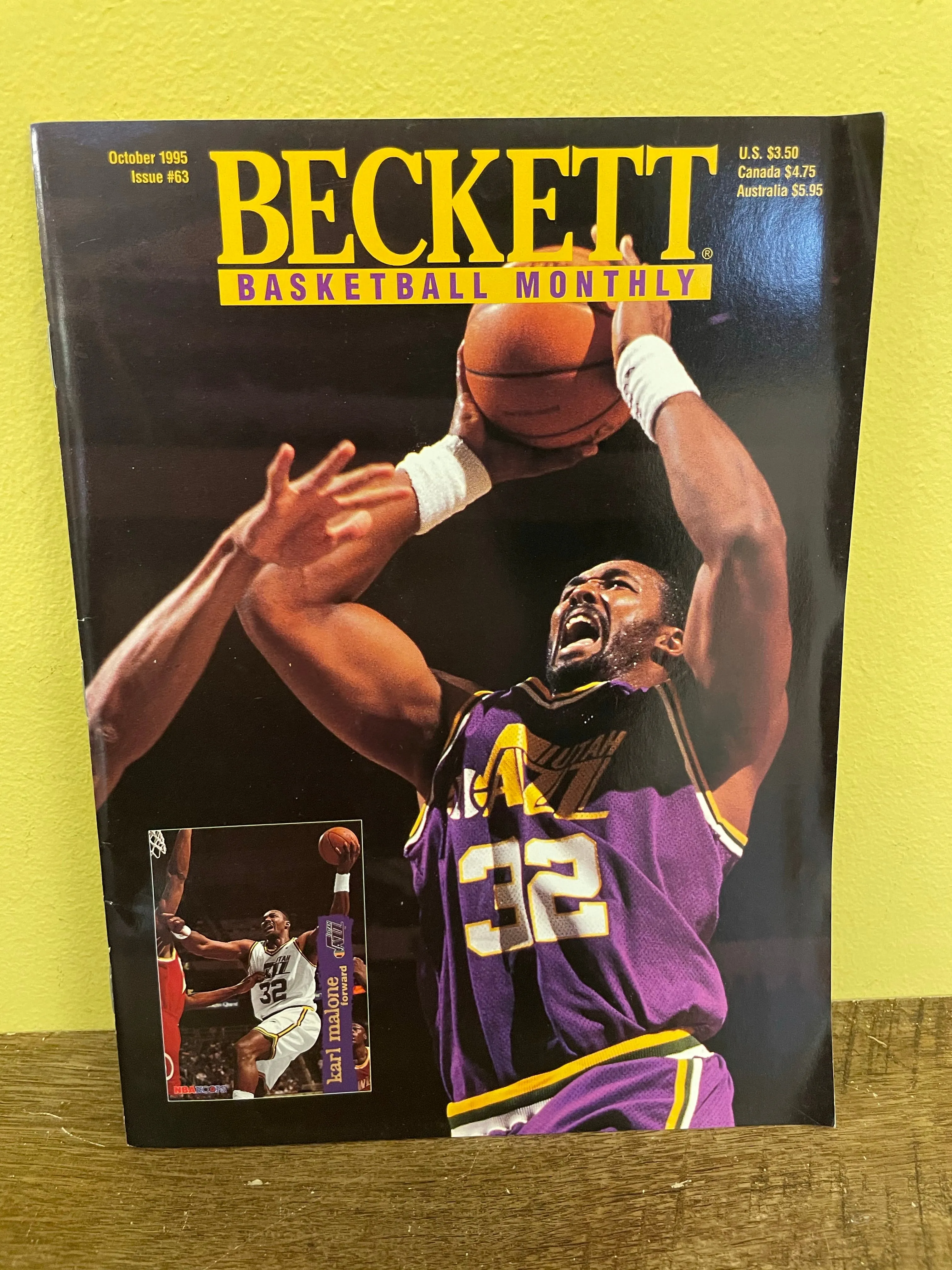 (V) BECKETT BASKETBALL CARD MONTHLY Magazine Vintage October 1995 Issue #63 Karl Malone Utah Jazz